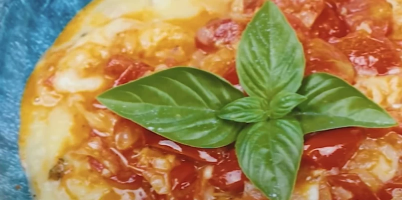 Koktélparadicsomos-mozzarellás ragu puliszkával